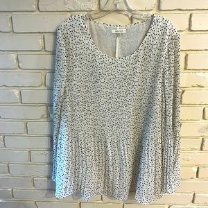 Max Studio Cream Pleated Swing Blouse with Heart Details Size 3X.